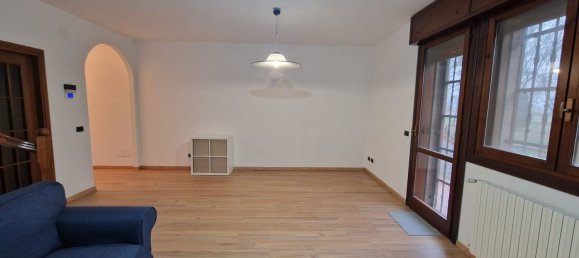 7 rooms House in Ferrara, Italy No. 19179 11