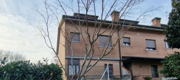 7 rooms House in Ferrara, Italy No. 19179 34