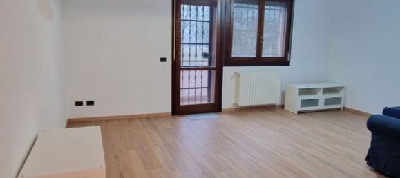 7 rooms House in Ferrara, Italy No. 19179 6