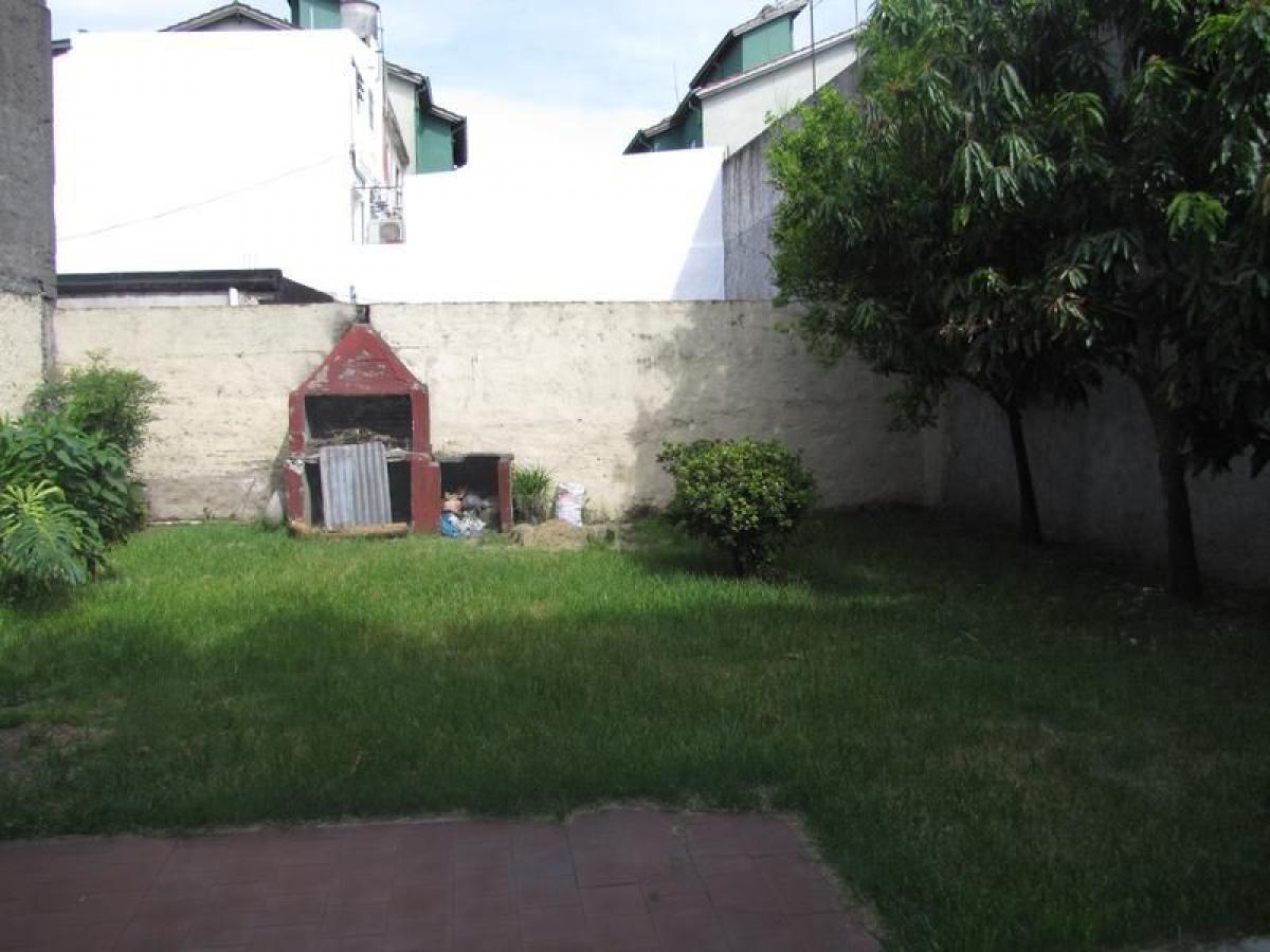 140m² Land in Vicente Lopez, Argentina No. 50956