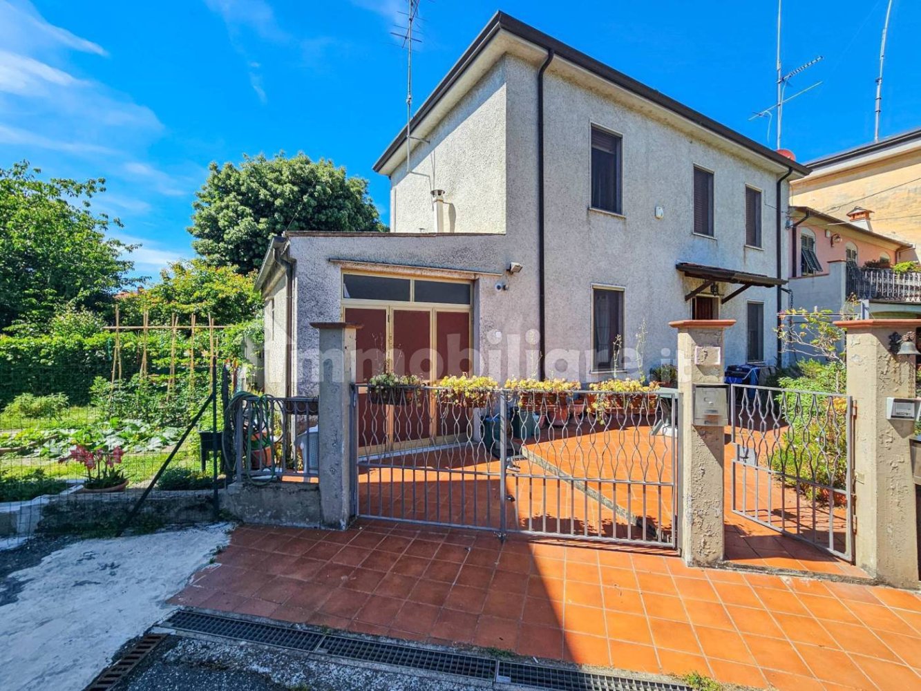 2 bedrooms Villa in Sarzana, Italy No. 277304
