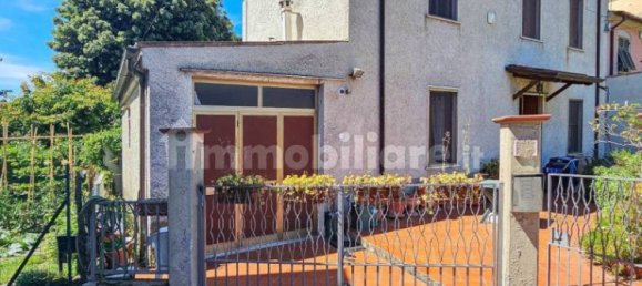 2 bedrooms Villa in Sarzana, Italy No. 277304 2