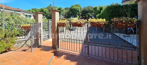 2 bedrooms Villa in Sarzana, Italy No. 277304 3