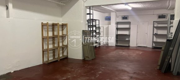  Garage in Rome, Italy No. 274329 2