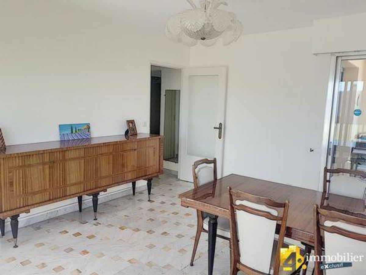 2 bedrooms Condo in Frejus, France No. 16089