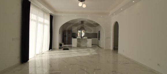 4 bedrooms House in Portimao, Portugal No. 186934 2