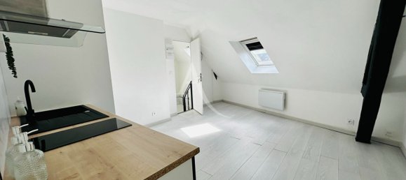 2 chambres Maison à Château-Renault, France No. 80347 7