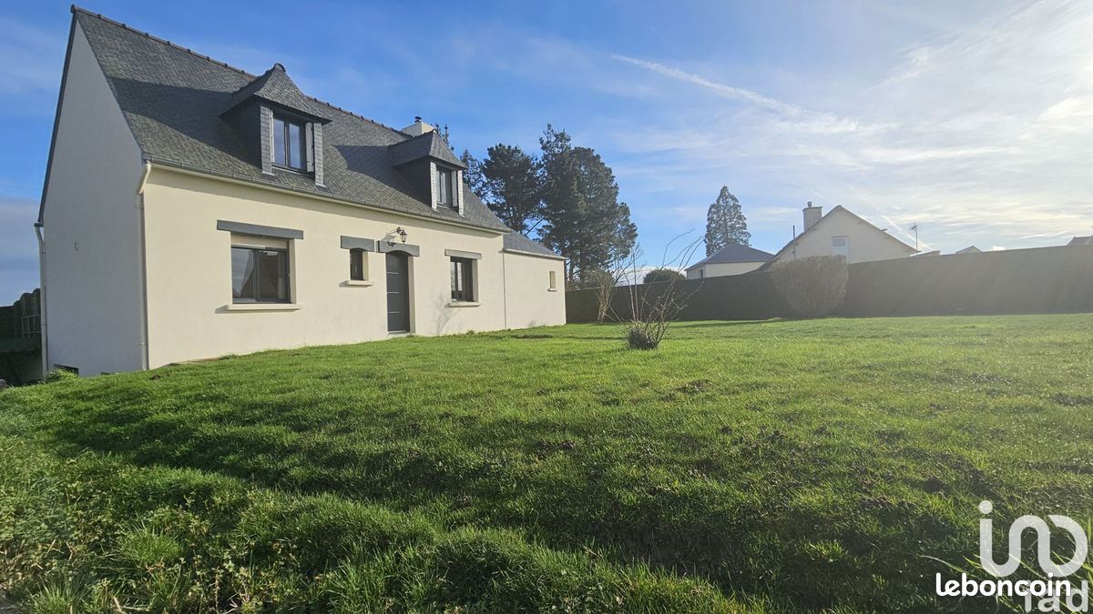 5 bedrooms House in Saint-Helen, France No. 203709