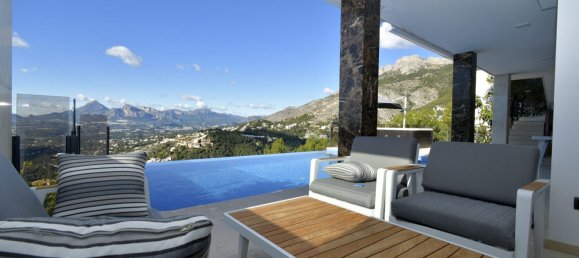 4 bedrooms Villa in Altea, Spain No. 3737 10