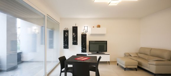 3 rooms Apartment in Rimini, Italy No. 189575 2