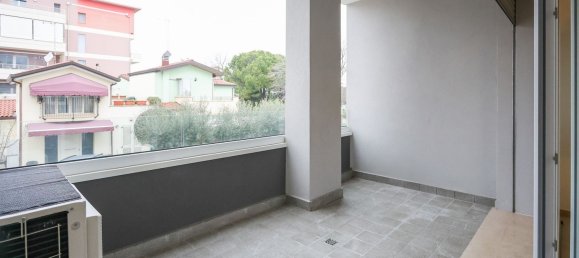 3 rooms Apartment in Rimini, Italy No. 189575 10