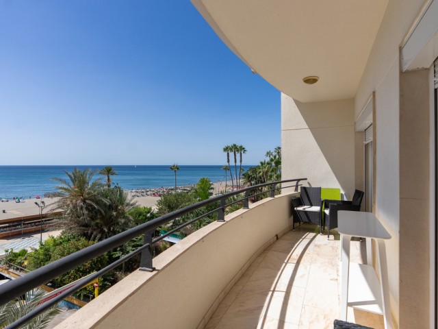 3 bedrooms Apartment in Estepona, Spain No. 18926
