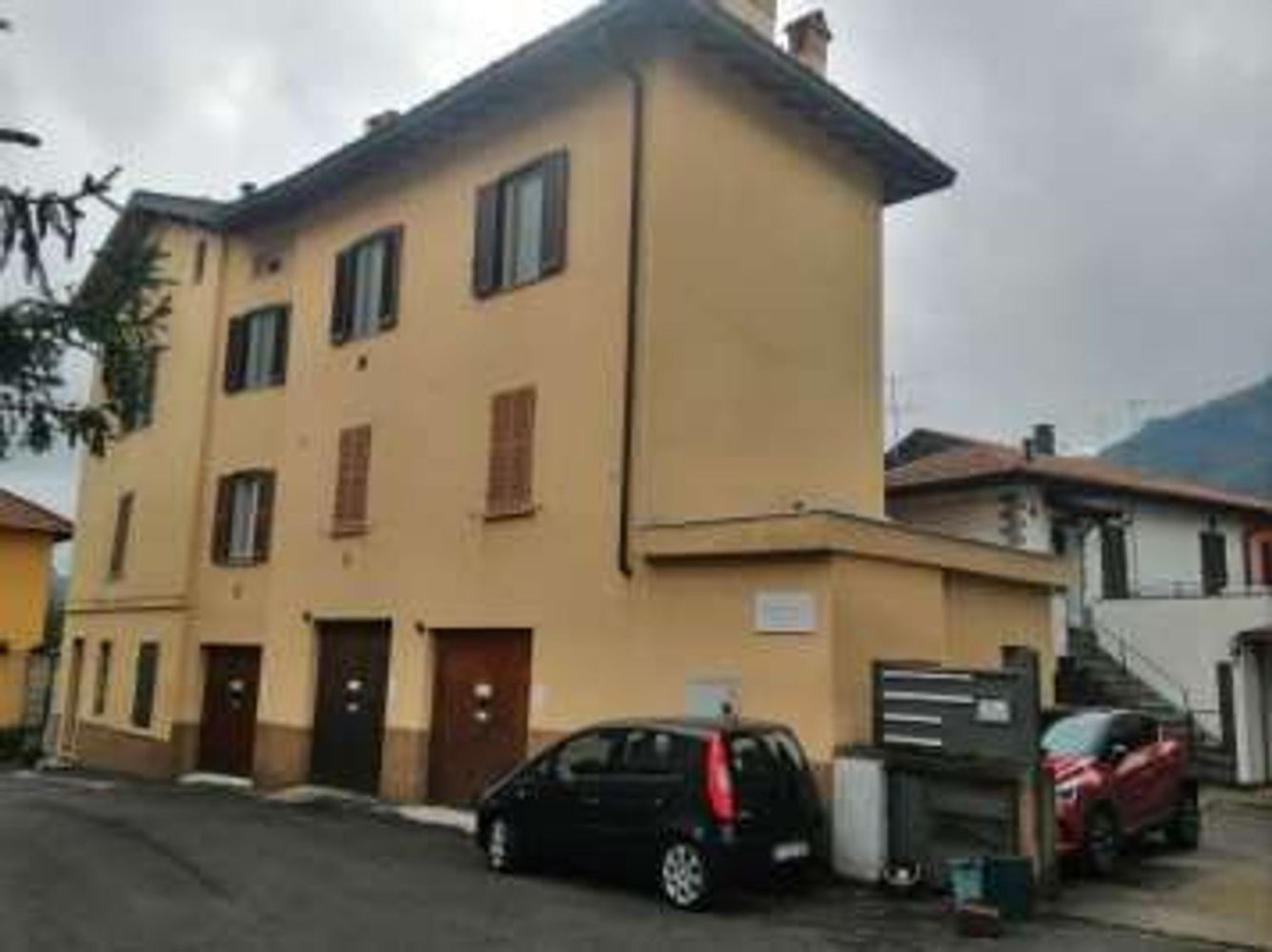 3 rooms Apartment in Como, Italy No. 6818