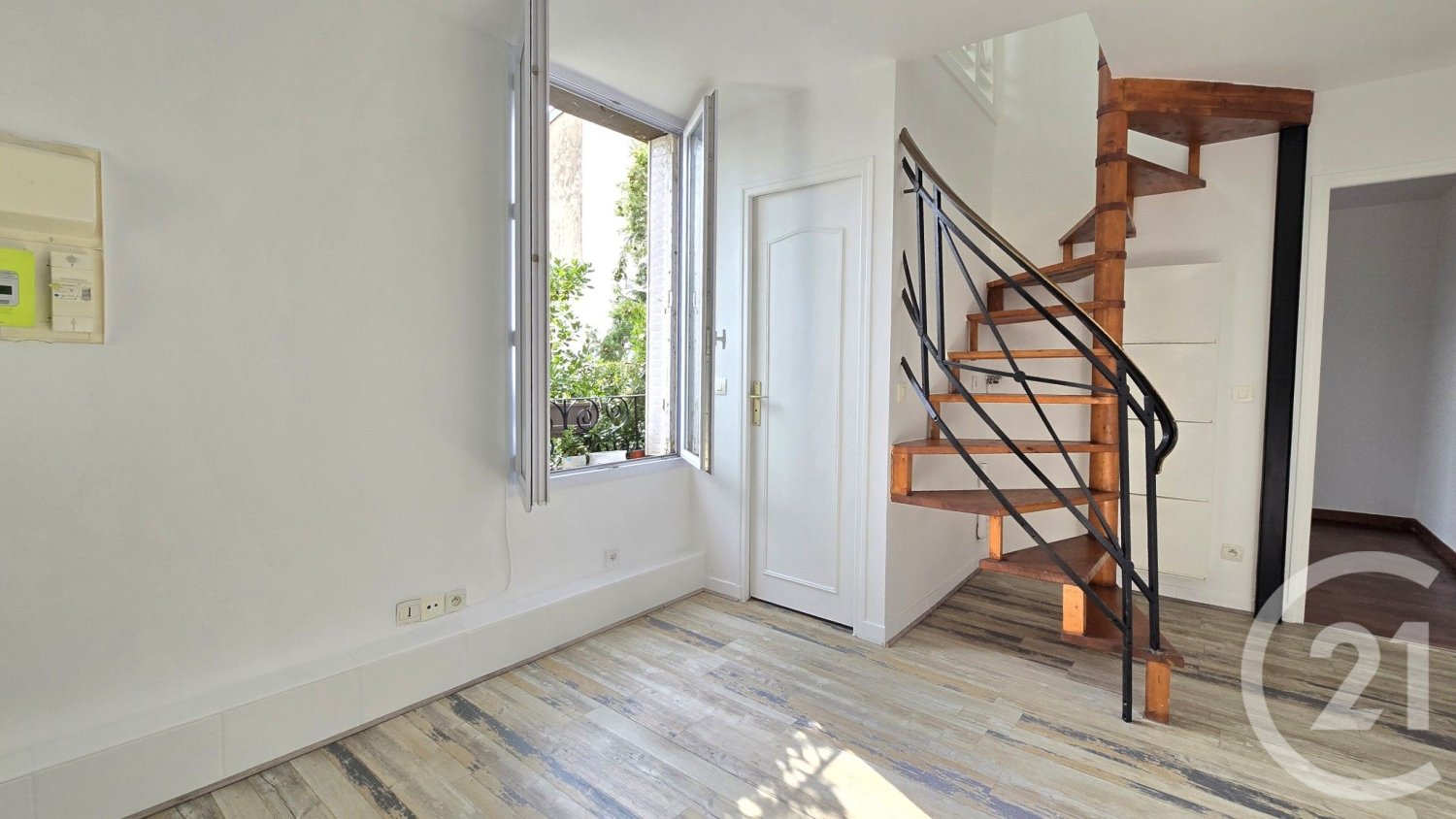 Dúplex de 2 dormitorios en Ivry-sur-Seine, France No. 279840