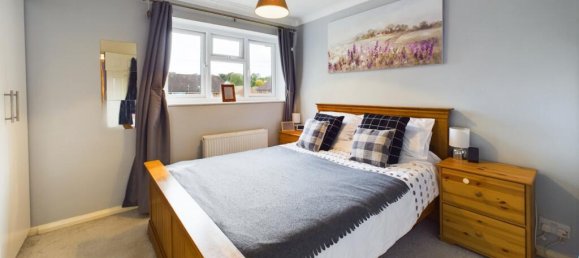 2 Schlafzimmer Haus in Bordon, United Kingdom, Nr. 13855 2