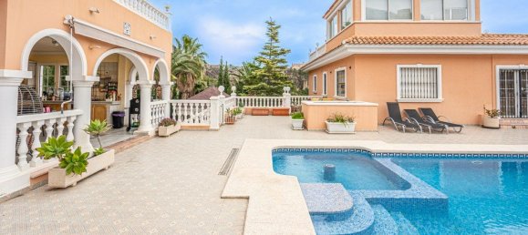 5 bedrooms Villa in Calpe, Spain No. 8306 18