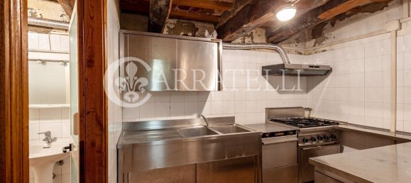 Дом с 6 комнатами в Кастель дель Пьяно, Италия № 105213 21