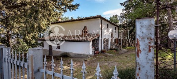 Дом с 6 комнатами в Кастель дель Пьяно, Италия № 105213 26