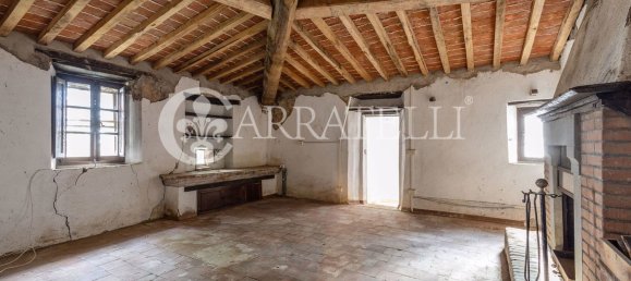 Дом с 6 комнатами в Кастель дель Пьяно, Италия № 105213 16