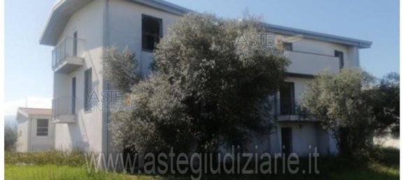 3 bedrooms House in Cepagatti, Italy No. 356049 7