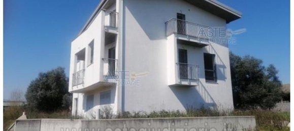 3 bedrooms House in Cepagatti, Italy No. 356049 8