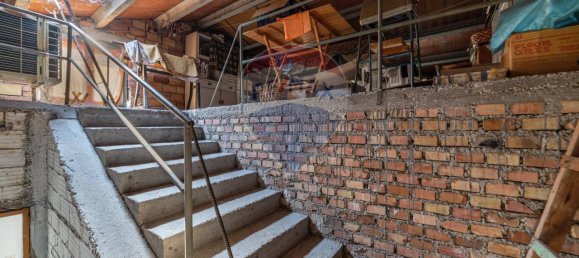 8 rooms House in Monte Roberto, Italy No. 6549 4