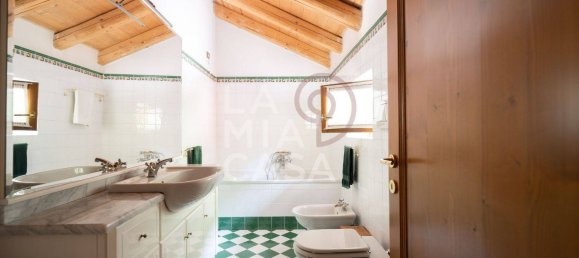 Дом с 5 комнатами в Чизон Ди Вальмарино, Италия № 283402 35