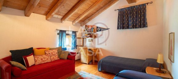 Дом с 5 комнатами в Чизон Ди Вальмарино, Италия № 283402 38