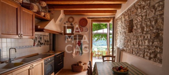 Дом с 5 комнатами в Чизон Ди Вальмарино, Италия № 283402 22