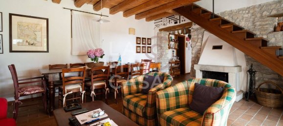 Дом с 5 комнатами в Чизон Ди Вальмарино, Италия № 283402 9