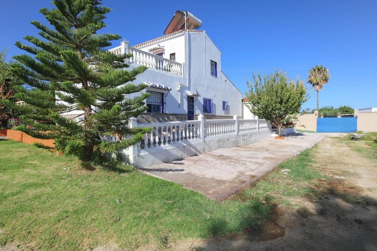 5 bedrooms Villa in Alhaurin de la Torre, Spain No. 78291