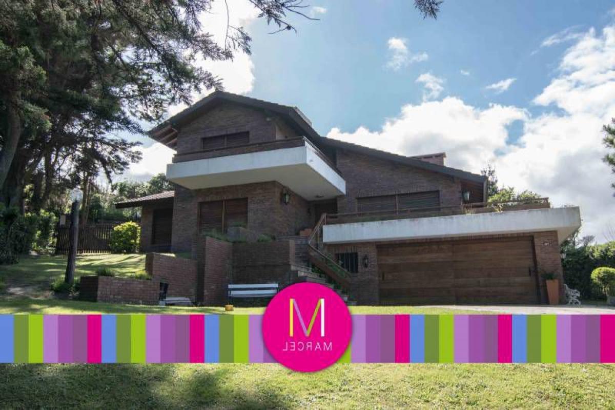 3 bedrooms House in Mar del Plata, Argentina No. 78685