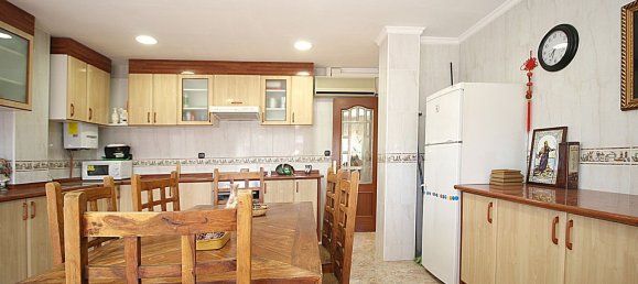 4 bedrooms House in Turis, Spain No. 70055 7