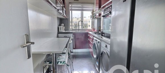 3 bedrooms Apartment in Paris, France No. 174037 9