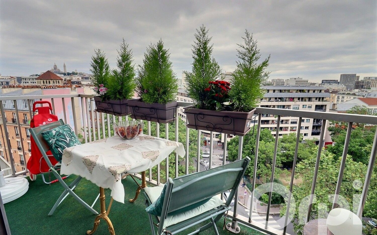 3 bedrooms Apartment in Paris, France No. 174037