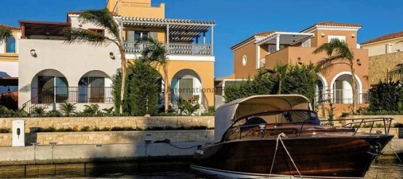 4 bedrooms Villa in Limassol, Cyprus No. 3820 8