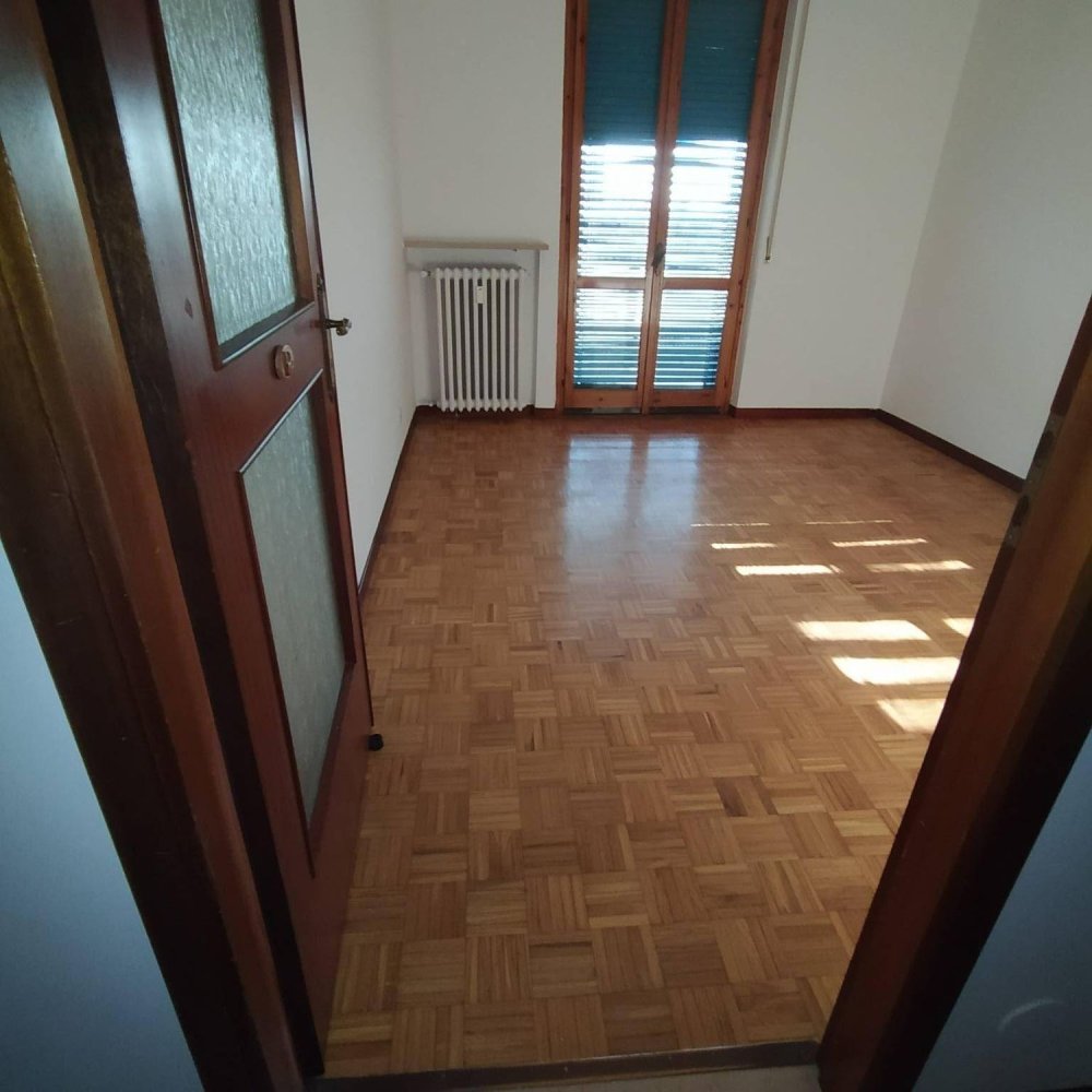 Квартира с 3 спальнями в Меде, Италия № 359514