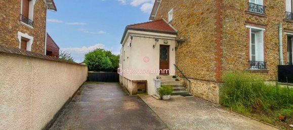 3 bedrooms Townhouse in Gretz-Armainvilliers, France No. 168891 3
