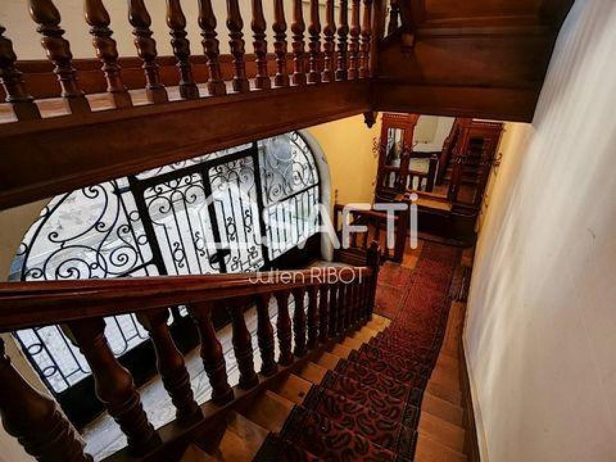 712m² Shop in Beziers, France No. 19750