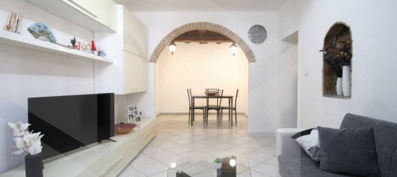 6 rooms House in Cascina, Italy No. 25032 19