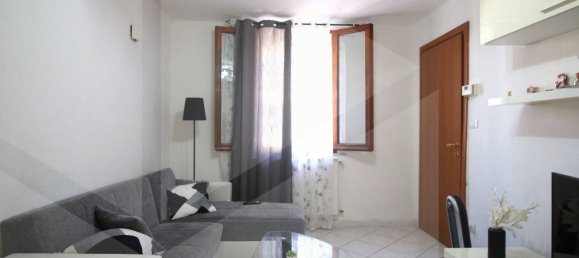 6 rooms House in Cascina, Italy No. 25032 2