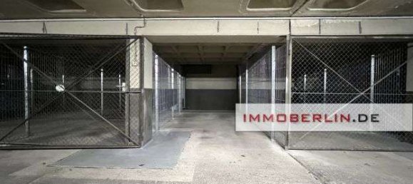 Parkplatz in Grunewald, Germany, Nr. 315328 2