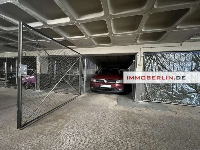 Parkplatz in Grunewald, Germany, Nr. 315328