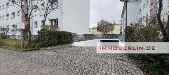 Parkplatz in Grunewald, Germany, Nr. 315328 4