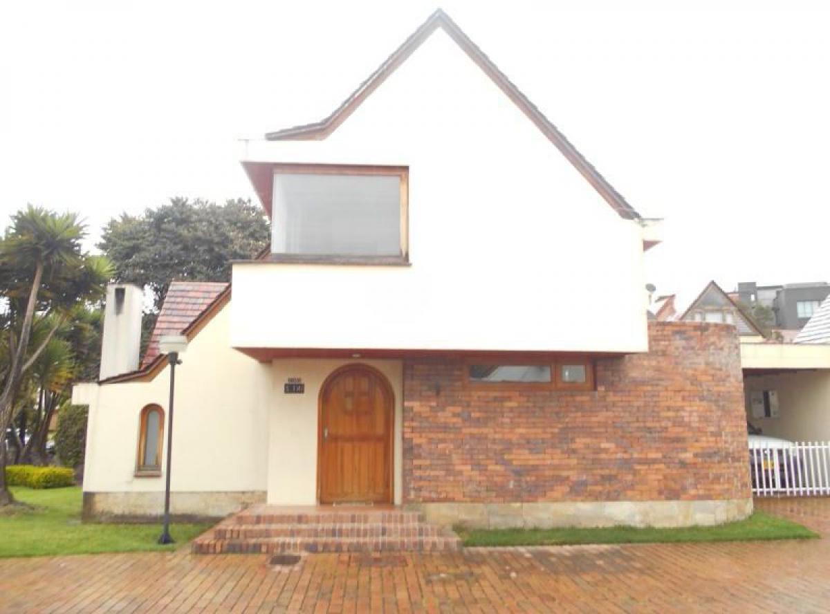 Casa de 3 dormitorios en Bogotá, Colombia No. 10927
