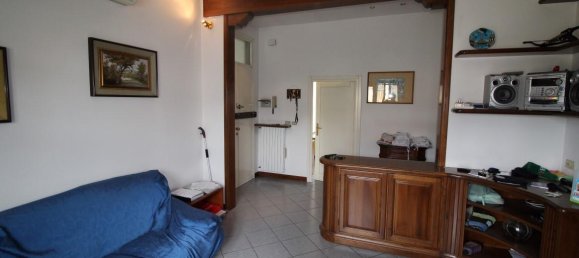 5 rooms Apartment in Montevarchi, Italy No. 236623 3