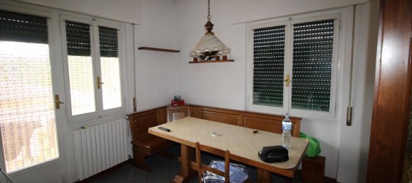 5 rooms Apartment in Montevarchi, Italy No. 236623 6