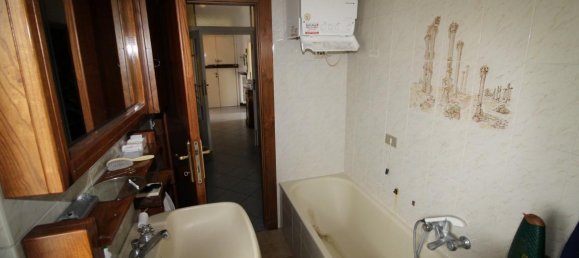 5 rooms Apartment in Montevarchi, Italy No. 236623 15