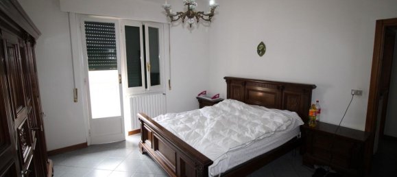 5 rooms Apartment in Montevarchi, Italy No. 236623 17