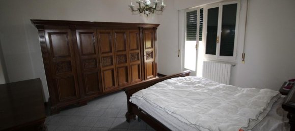 5 rooms Apartment in Montevarchi, Italy No. 236623 16